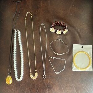 2/$20💙Bundle of 4 necklace & 3 bracelet + a bonus gold bracelet